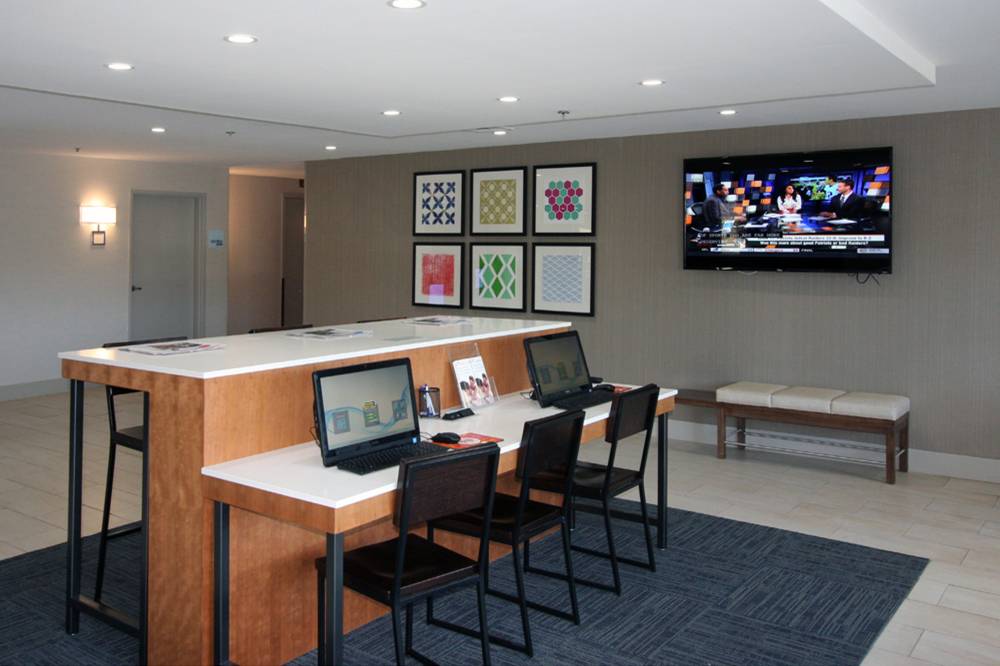 Holiday Inn Express Branford 5
