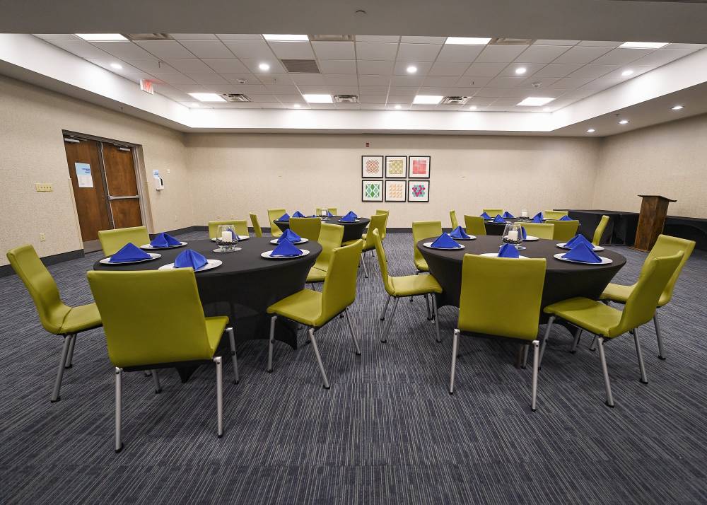 Holiday Inn Express Civic Ctr By Ihg 7
