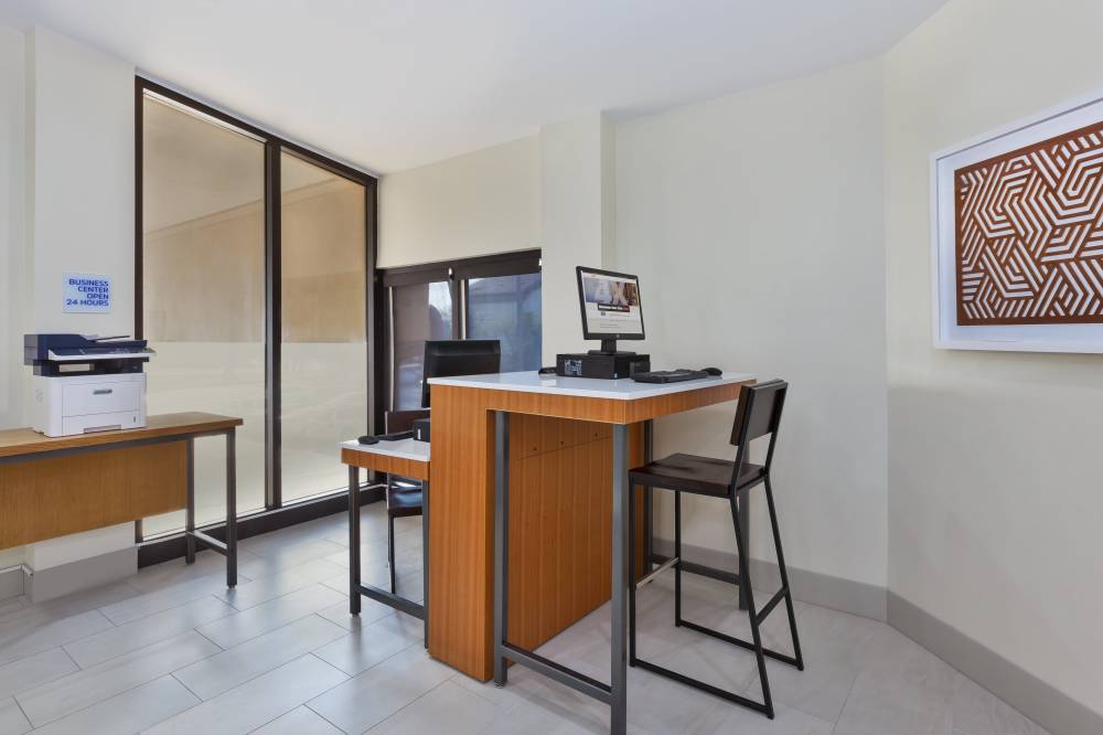 Holiday Inn Express 4
