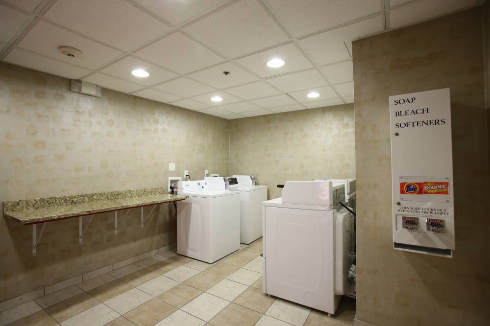 Holiday Inn Htl Stes Airport W