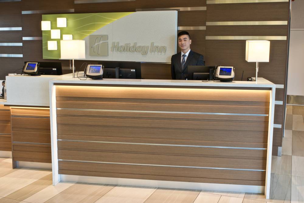 Holiday Inn Vancouver Airport 5