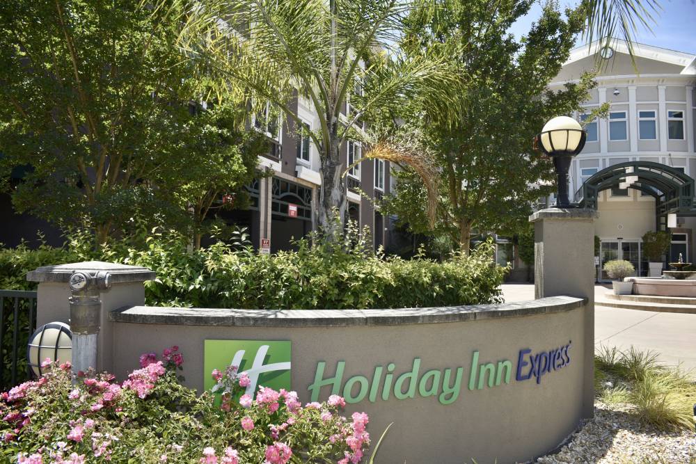 Holiday Inn Windsor Sonoma Wine Country 8