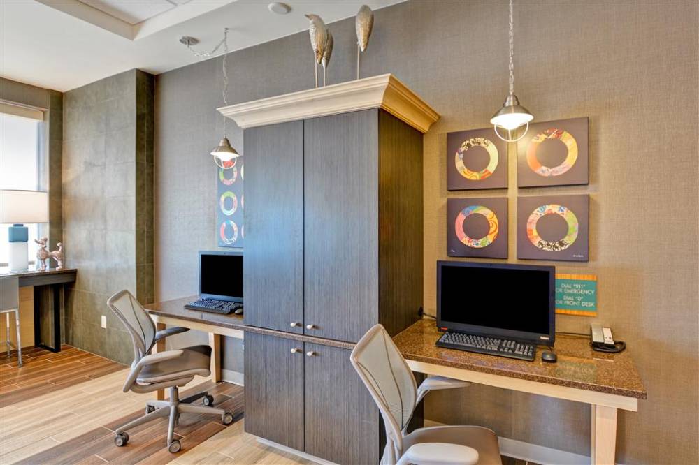 Home2 Suites By Hilton Green Bay 5