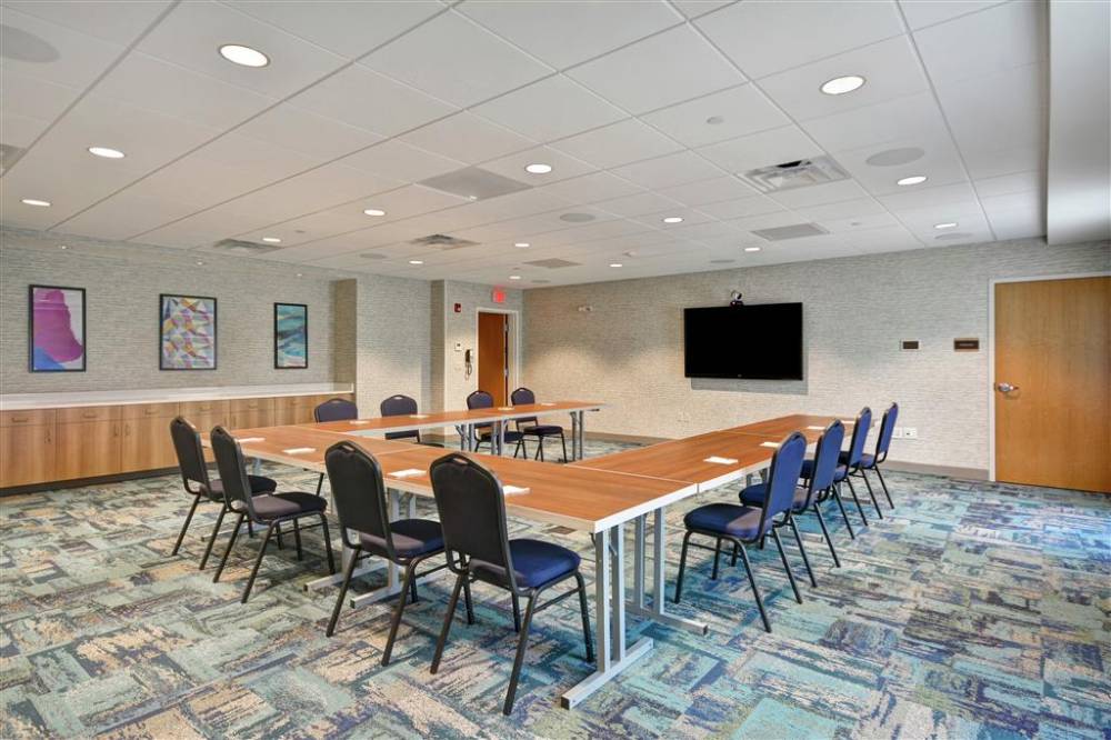 Home2 Suites By Hilton Portland Airport 2