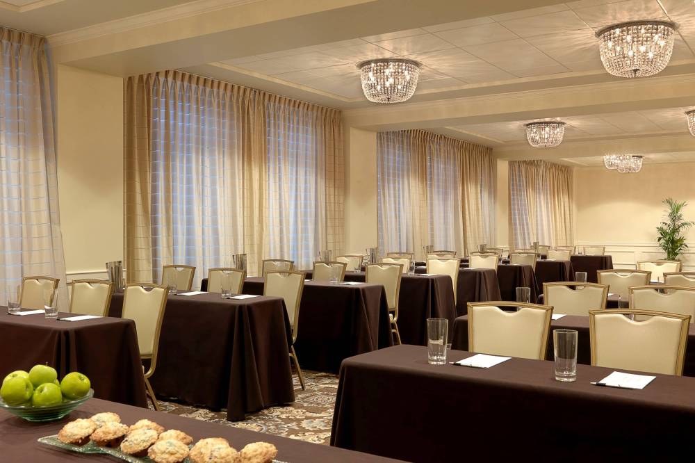 Hotel Blackhawk Autograph Collection 10