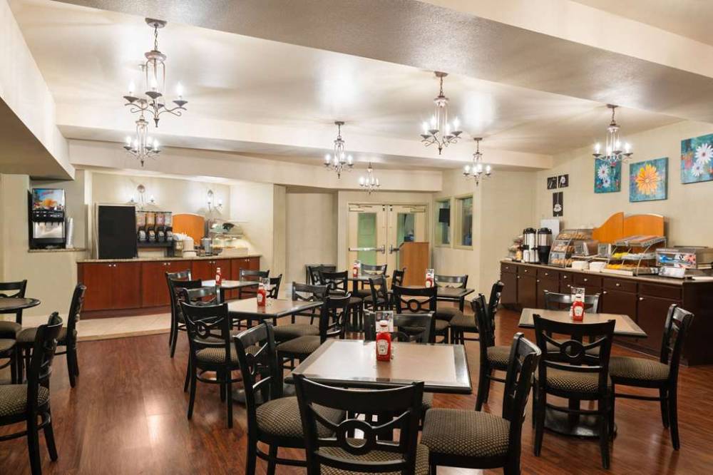 Hotel Marguerite Anaheim/garden Grove, Trademark Collection 4