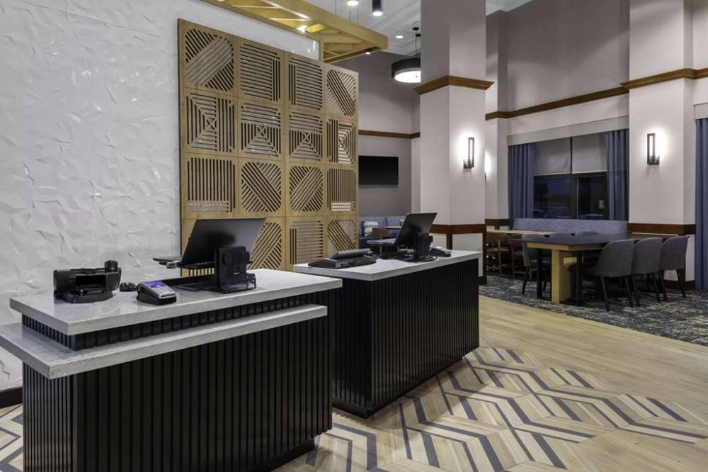 Hyatt Place Dallas Arlington 4