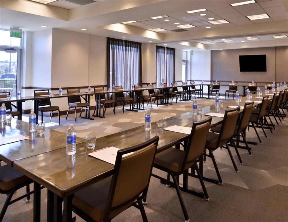 Hyatt Place Garden City 2