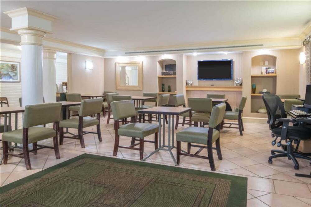 La Quinta Inn By Wyndham Colorado Springs Garden Of The Gods 2