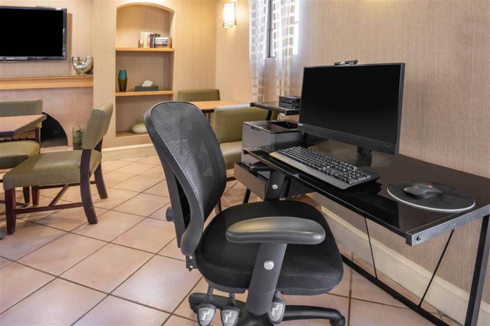 La Quinta Inn By Wyndham Colorado Springs Garden Of The Gods 4