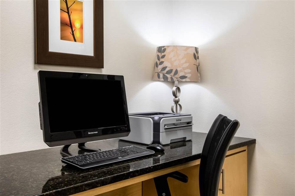 La Quinta Inn By Wyndham Davenport & Conference Center 5