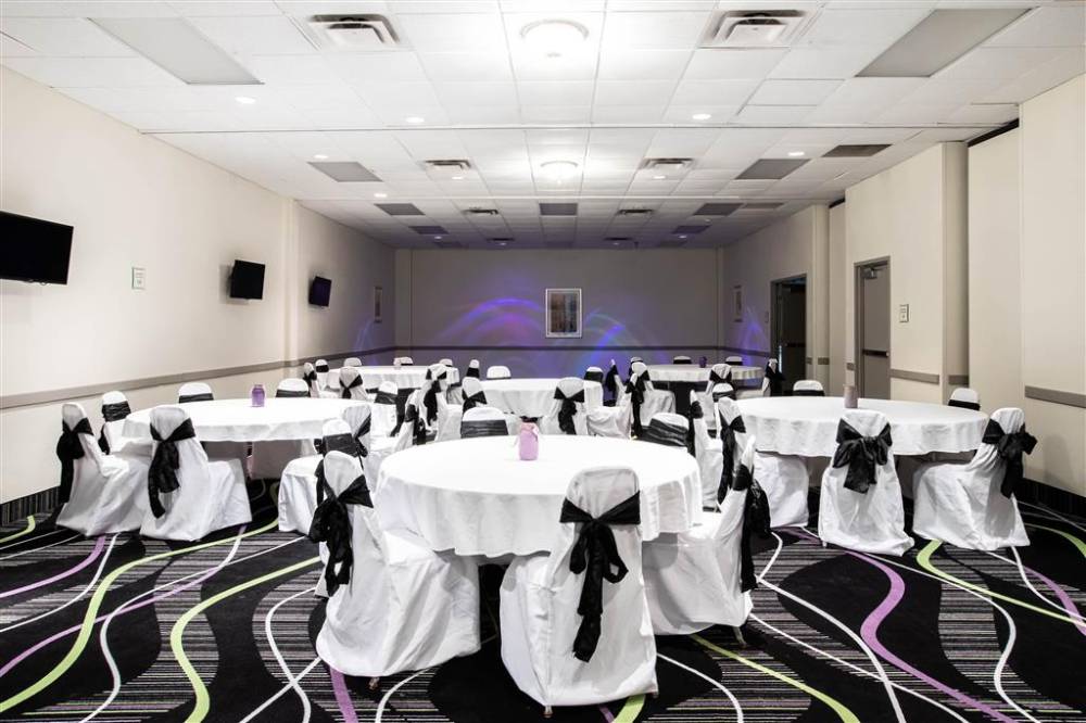 La Quinta Inn By Wyndham Davenport & Conference Center 2
