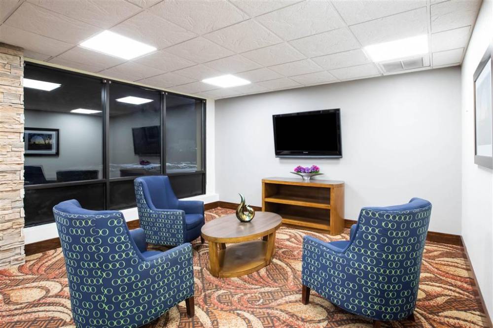 La Quinta Inn By Wyndham Davenport & Conference Center 3