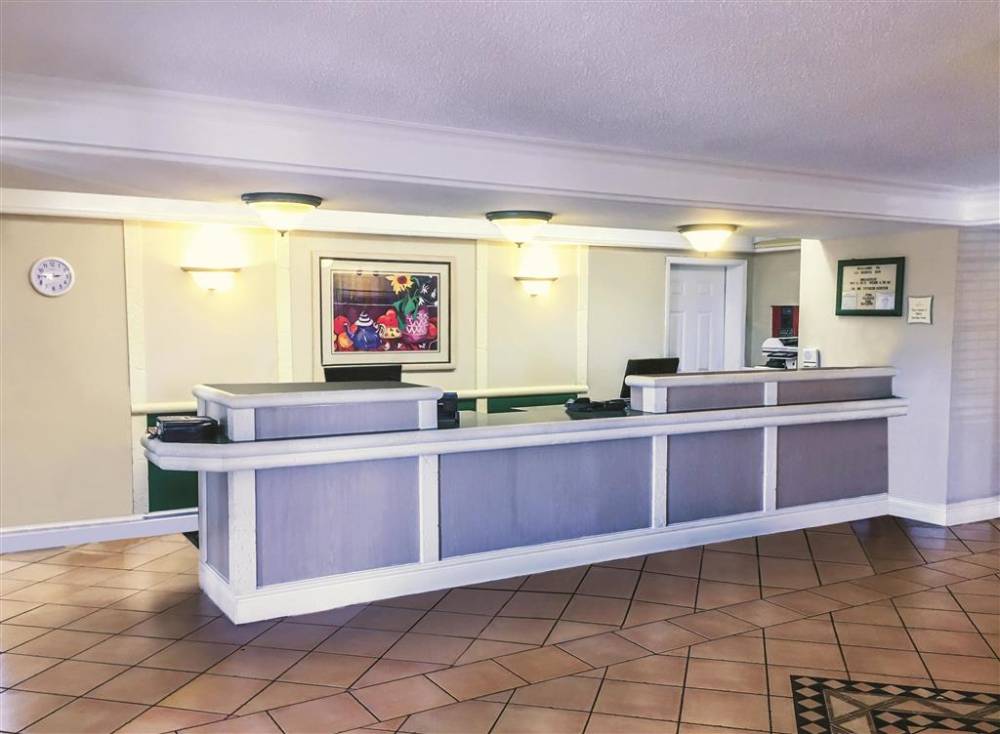 La Quinta Inn By Wyndham Moline Airport 4