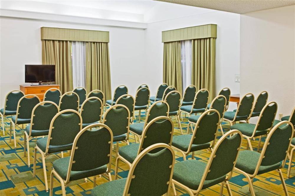 La Quinta Inn By Wyndham Orlando Airport West 6