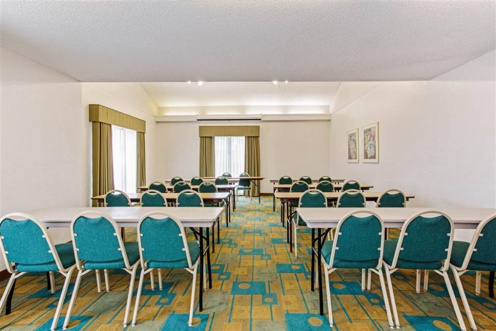 La Quinta Inn By Wyndham Orlando Airport West 7