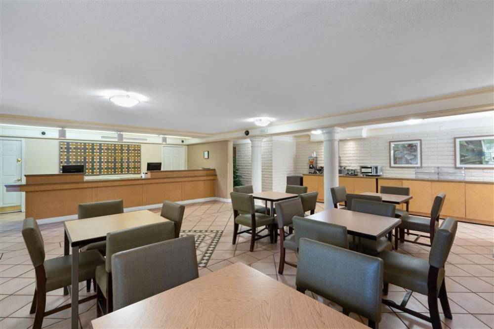 La Quinta Inn By Wyndham Phoenix Sky Harbor Airport 3