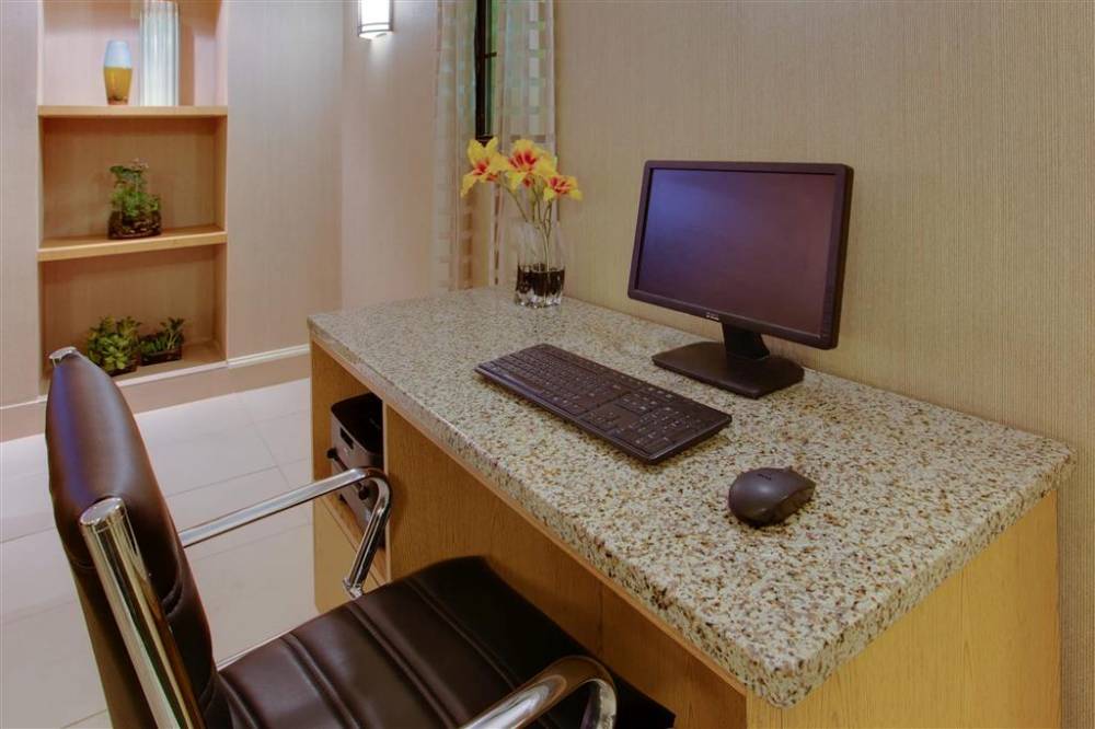 La Quinta Inn By Wyndham Pittsburgh Airport 6