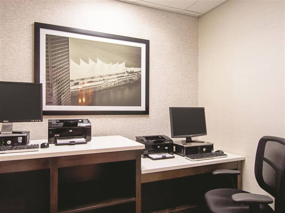 La Quinta Inn By Wyndham Vancouver Airport 6