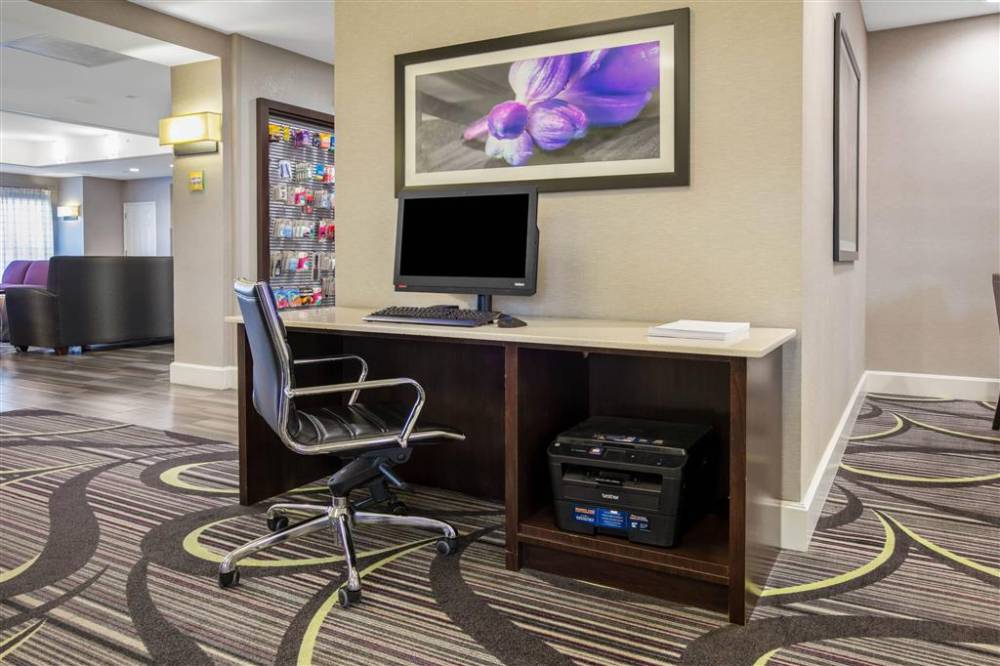 La Quinta Inn Ste Dfw Ap S 6