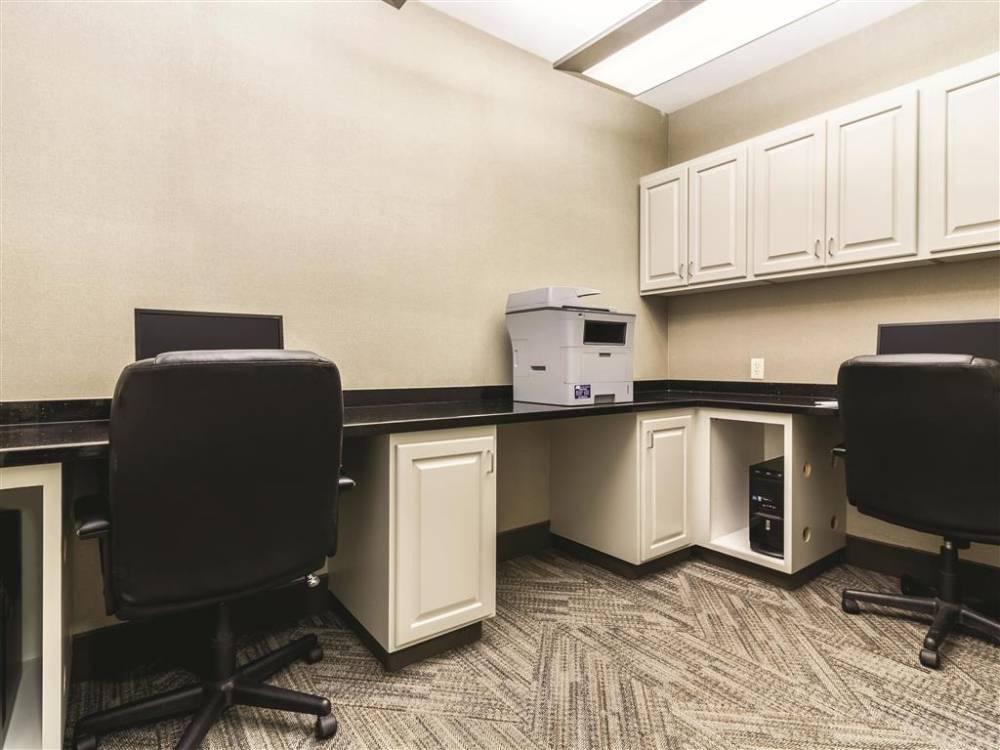 La Quinta Inn Ste Fargo 6