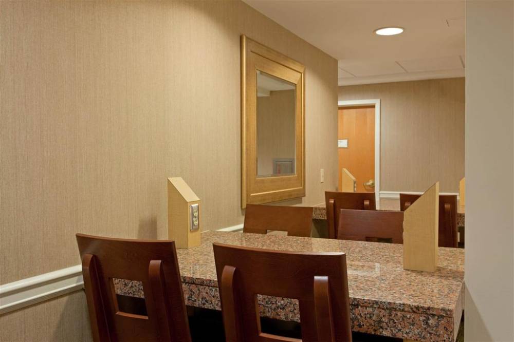 La Quinta Inn Ste Somerville 4