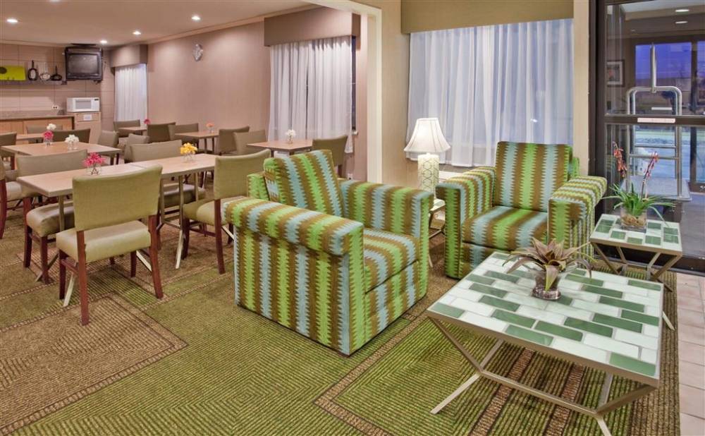 La Quinta Inn & Suites By Wyndham Des Moines West Clive 5