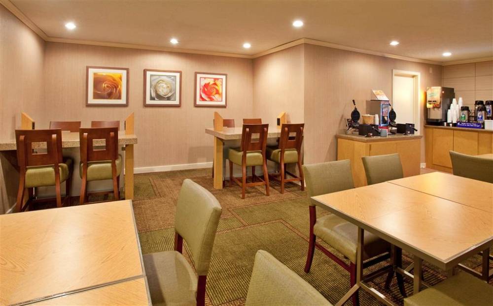 La Quinta Inn & Suites By Wyndham Des Moines West Clive 7