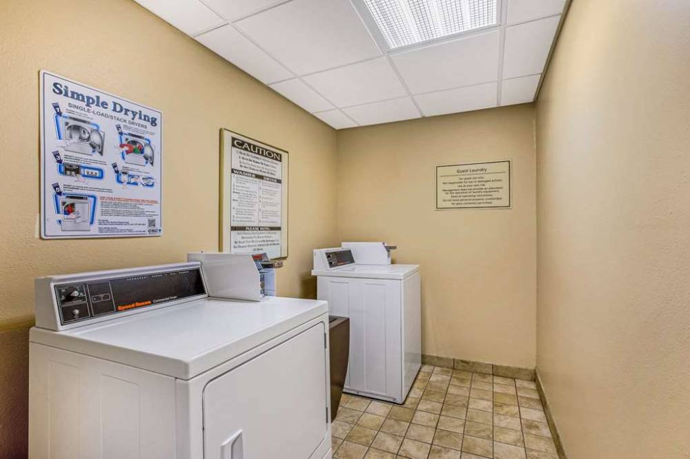 La Quinta Inn & Suites By Wyndham Des Moines West Clive 8