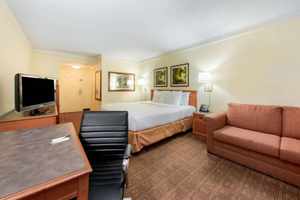 La Quinta Inn & Suites By Wyndham Ft Lauderdale Cypress Cr 6
