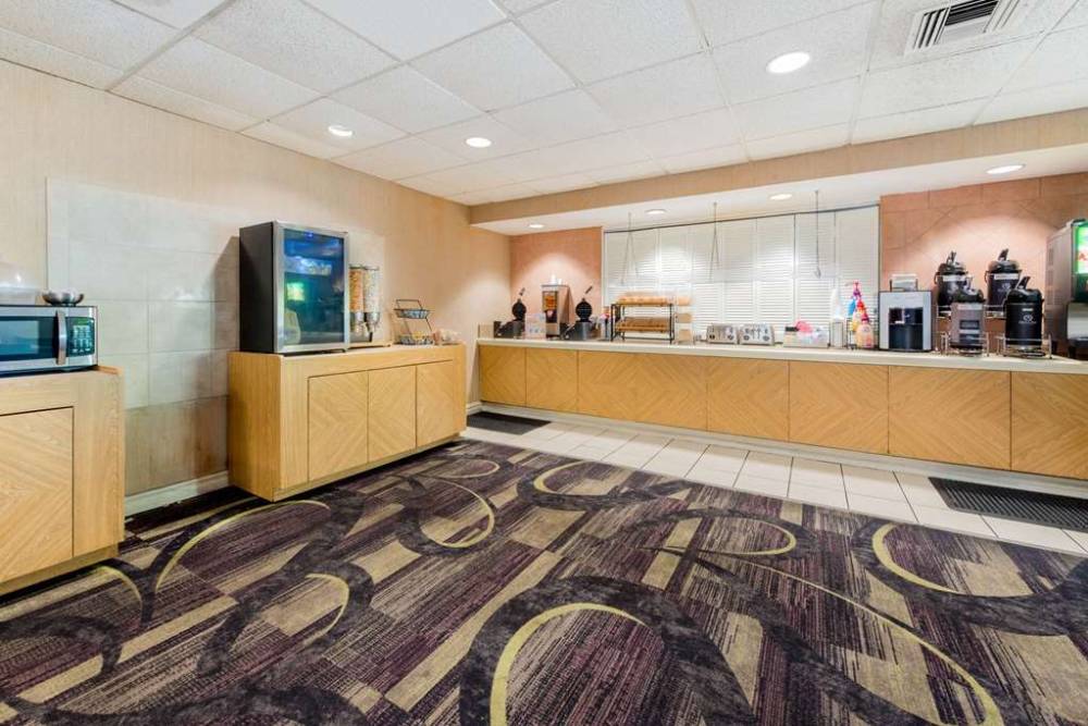 La Quinta Inn & Suites By Wyndham Ft Lauderdale Cypress Cr 5