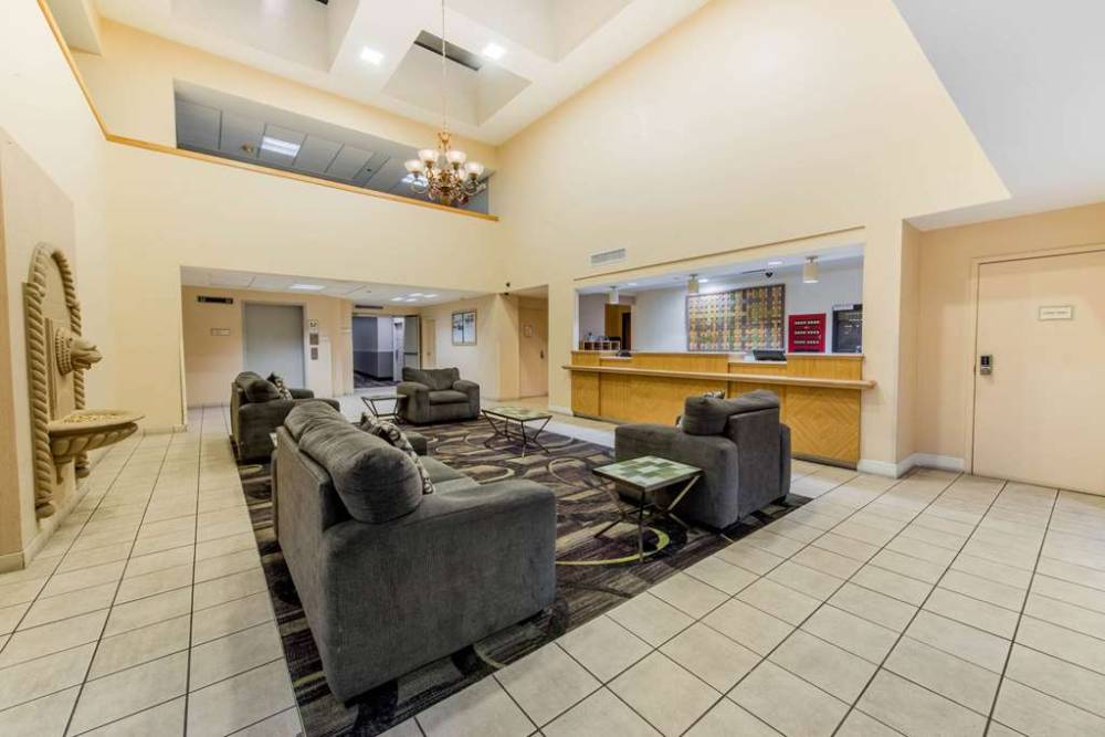 La Quinta Inn & Suites By Wyndham Ft Lauderdale Cypress Cr 4