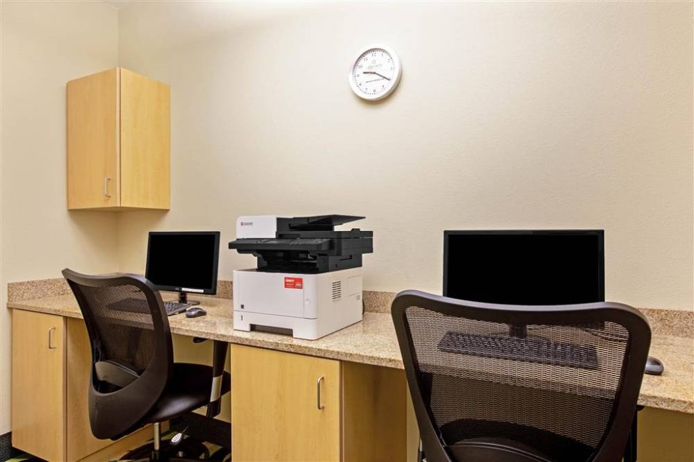 La Quinta Inn & Suites By Wyndham Grand Forks 8