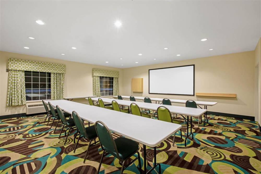 La Quinta Inn & Suites By Wyndham Grand Forks 4