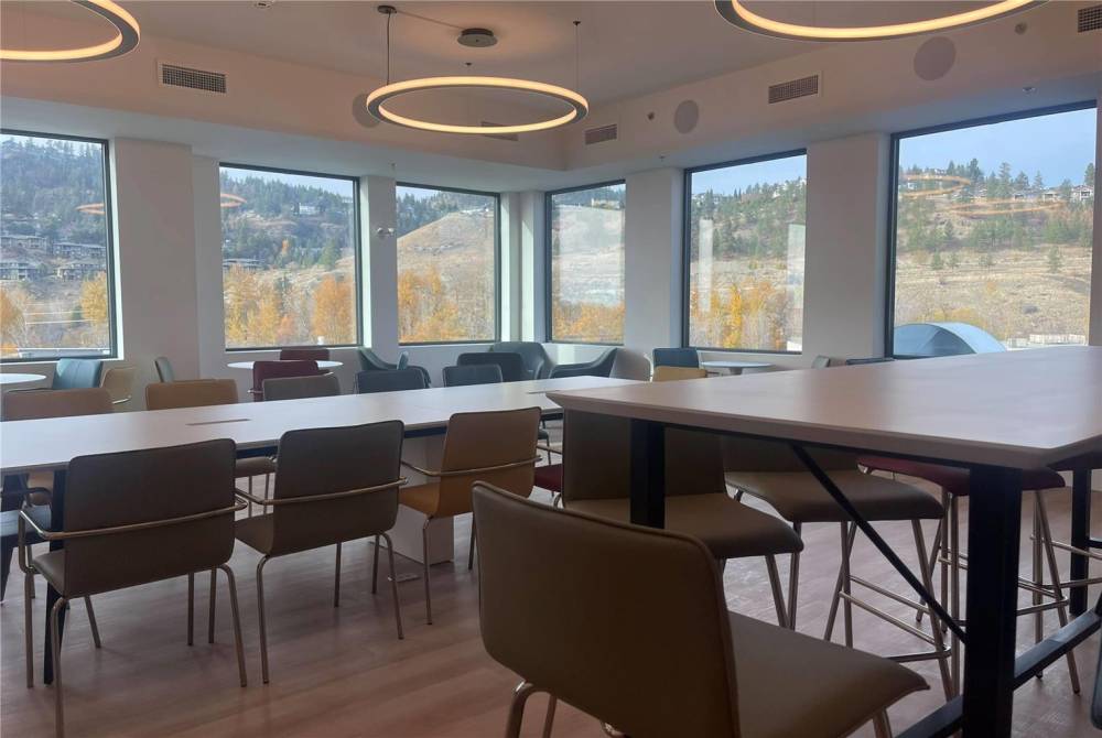 La Quinta Inn & Suites By Wyndham Kelowna Bc 3