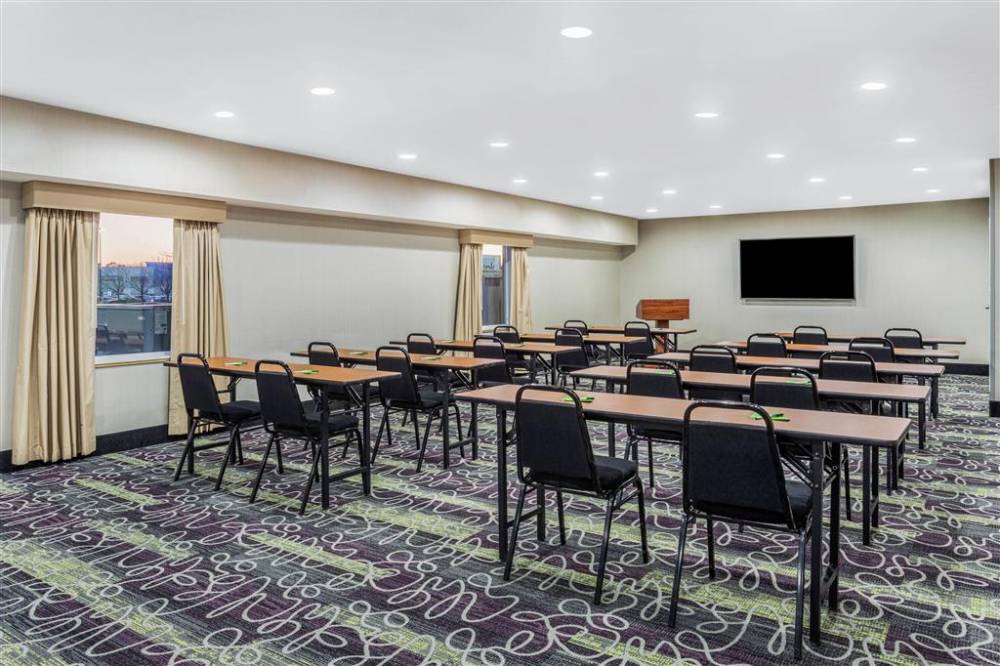 La Quinta Inn & Suites By Wyndham Rockford 3