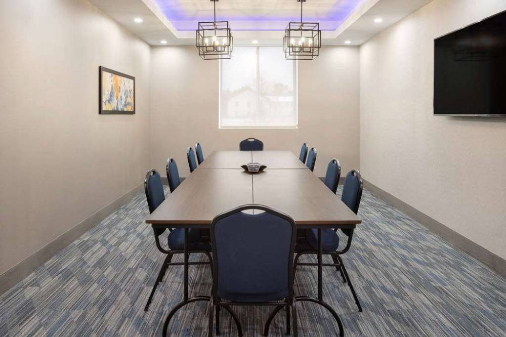 La Quinta Inn & Suites By Wyndham Williston/burlington 3