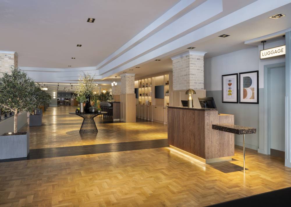 Entrance With Luggage Desk