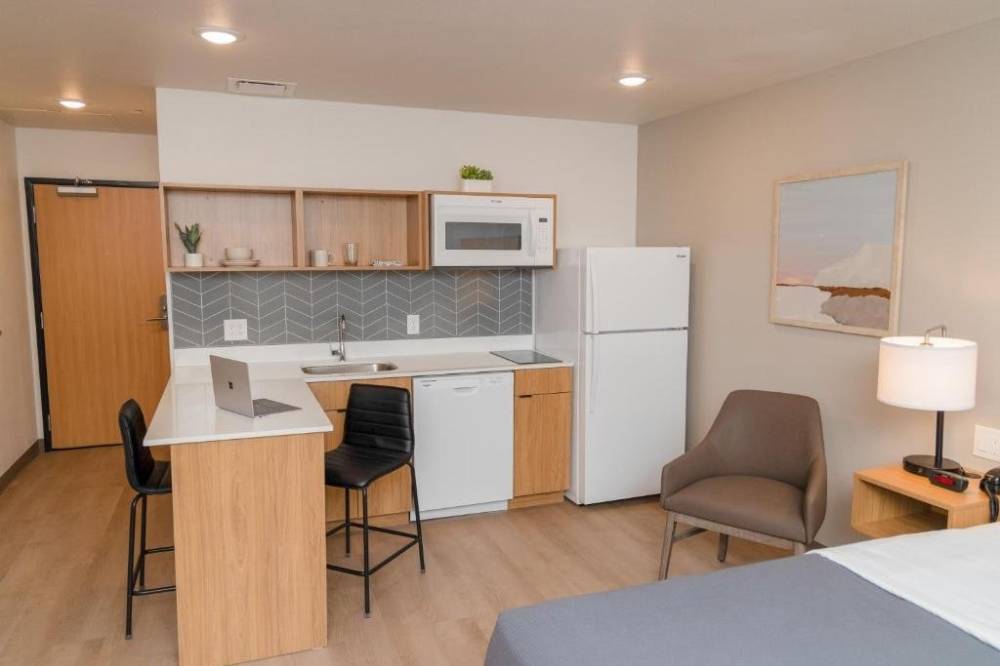 Livaway Suites Missoula 8
