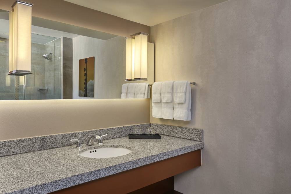 Loews Hollywood Hotel 6