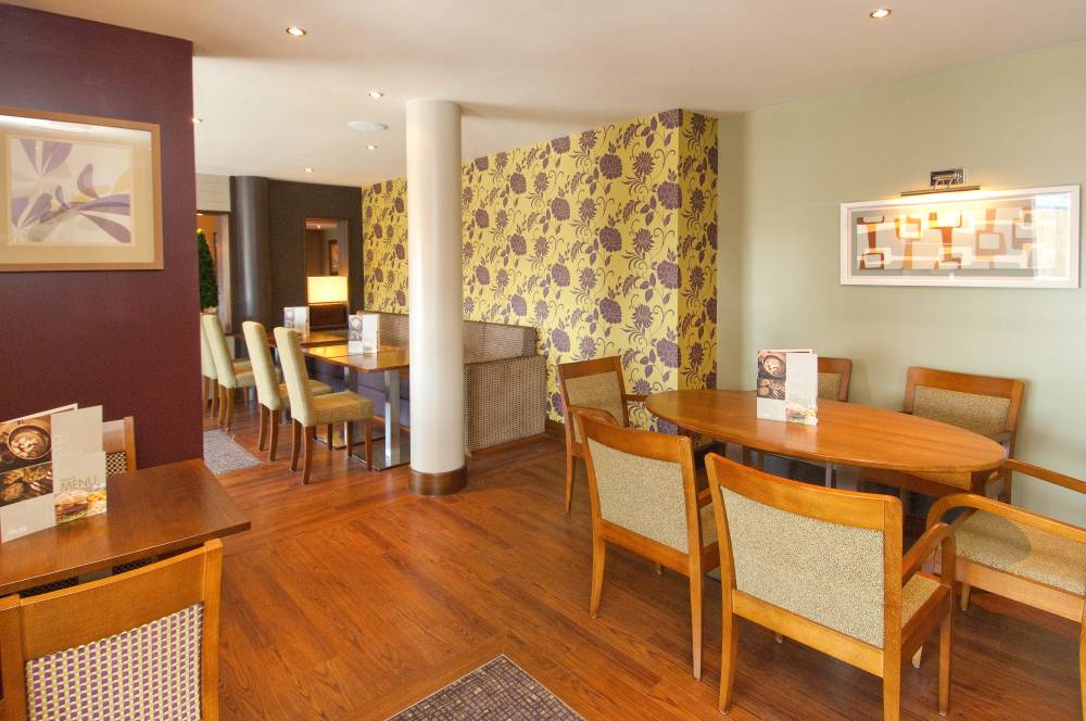 London Gatwick Manor Royal 4