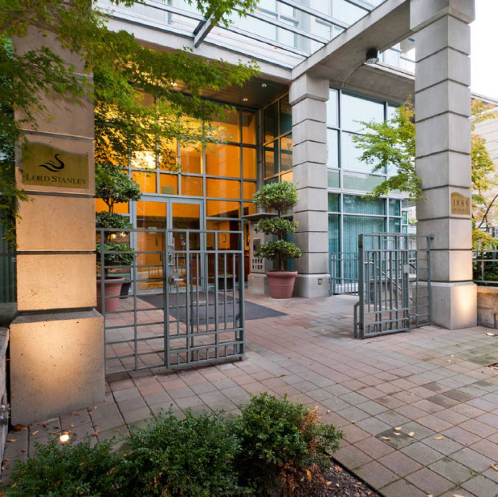 Lord Stanley Suites On The Park 3