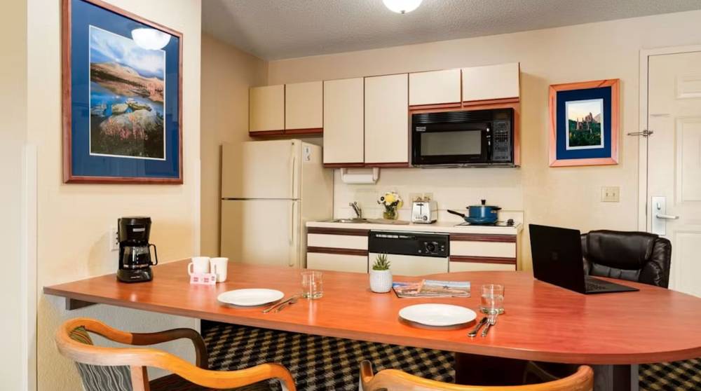 Mcm Elegante Suites 5
