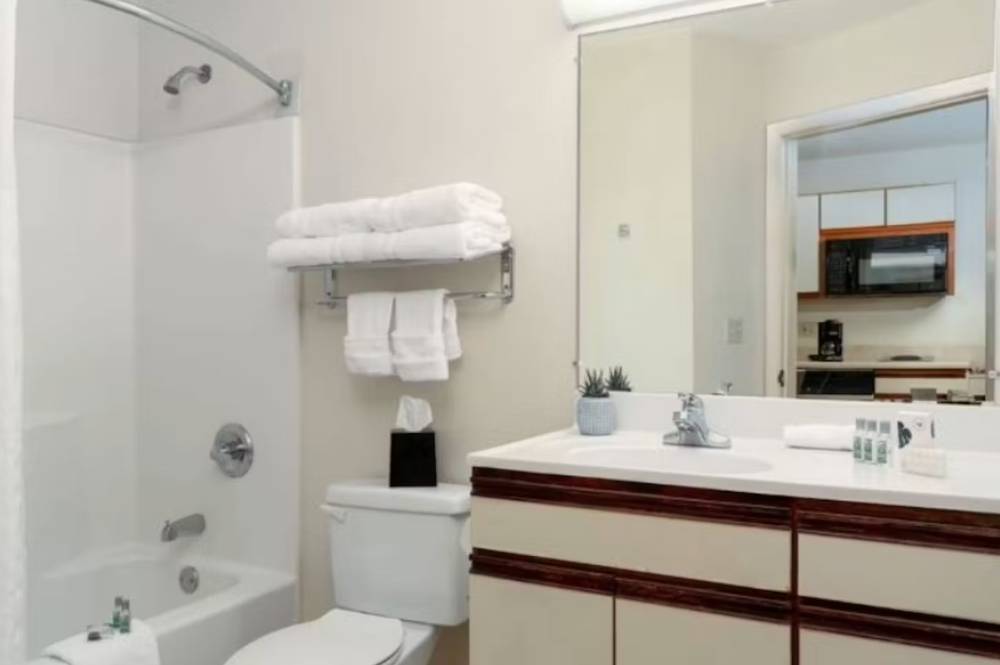 Mcm Elegante Suites 9