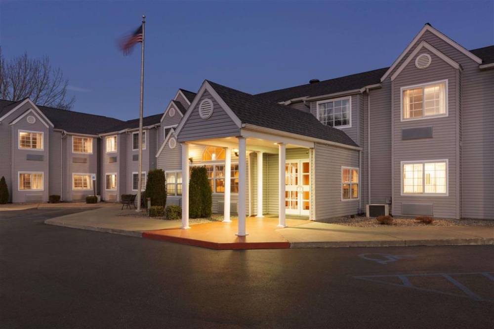 Microtel Inn By Wyndham Albany Airport 2