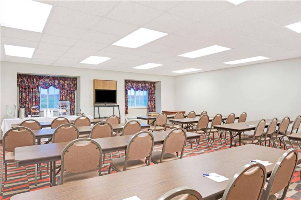 Microtel Inn & Suites By Wyndham Urbandale/des Moines 2