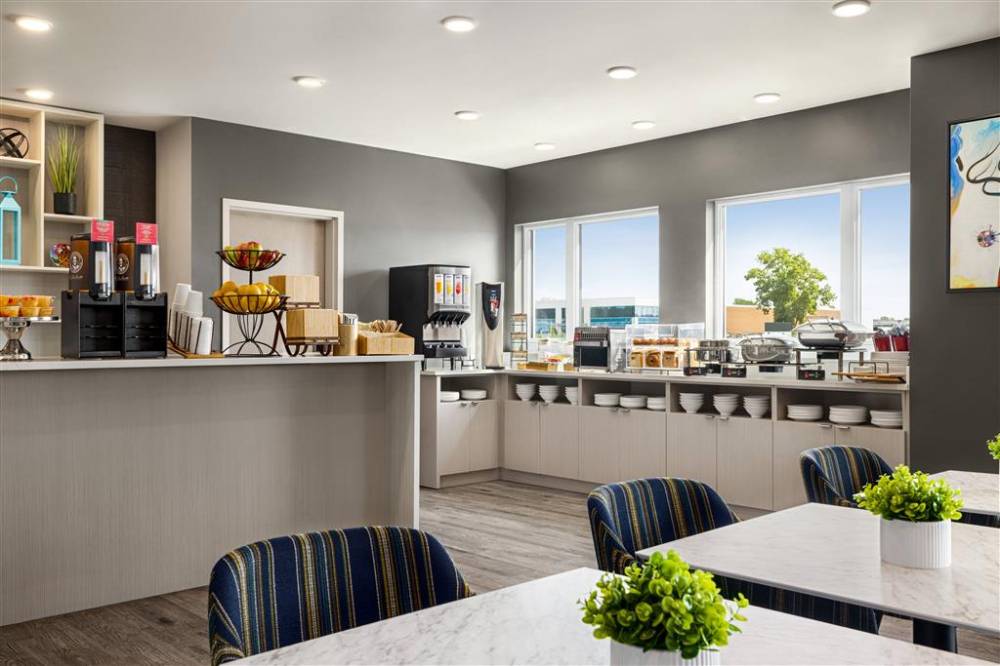 Microtel Inn & Suites Montreal Airport-dorval Qc 5