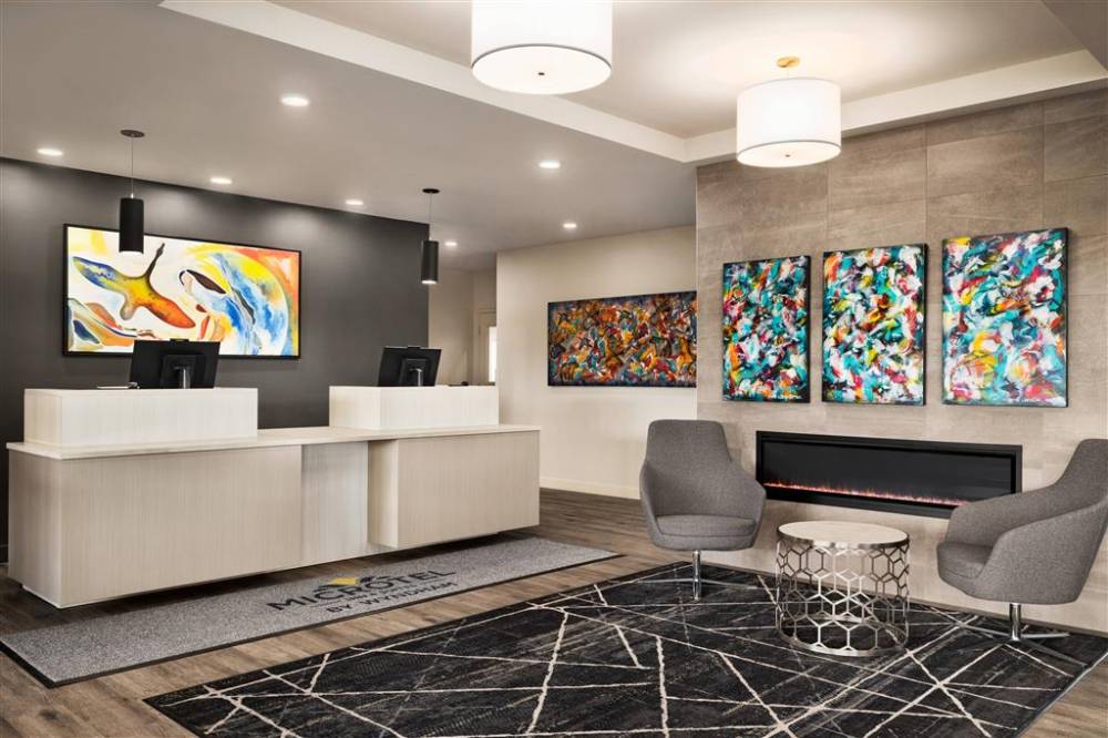 Microtel Inn & Suites Montreal Airport-dorval Qc 4