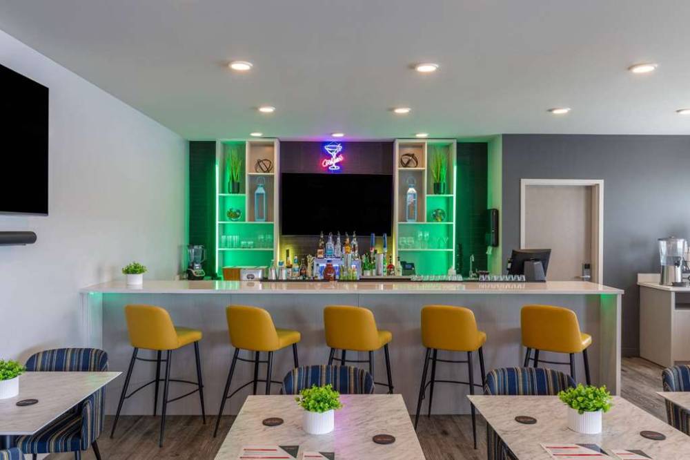 Microtel Inn & Suites Montreal Airport-dorval Qc 7