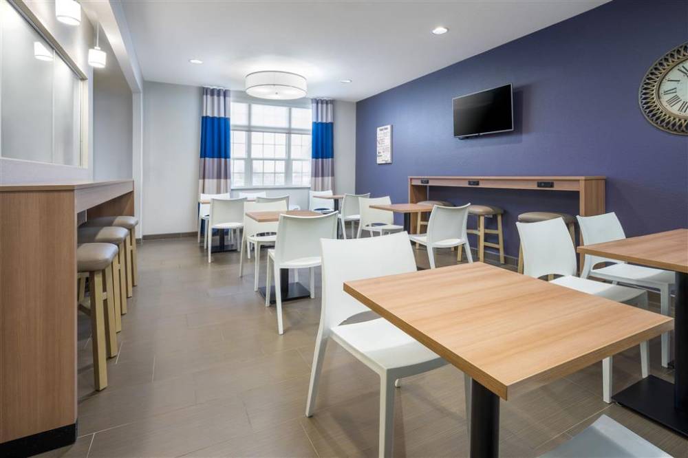 Microtel Moorhead Fargo Area 3